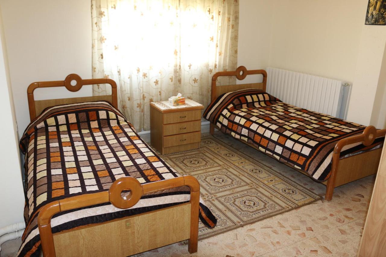 Alice & Andrew Apt. Few Steps To Madaba Old City Center المظهر الخارجي الصورة