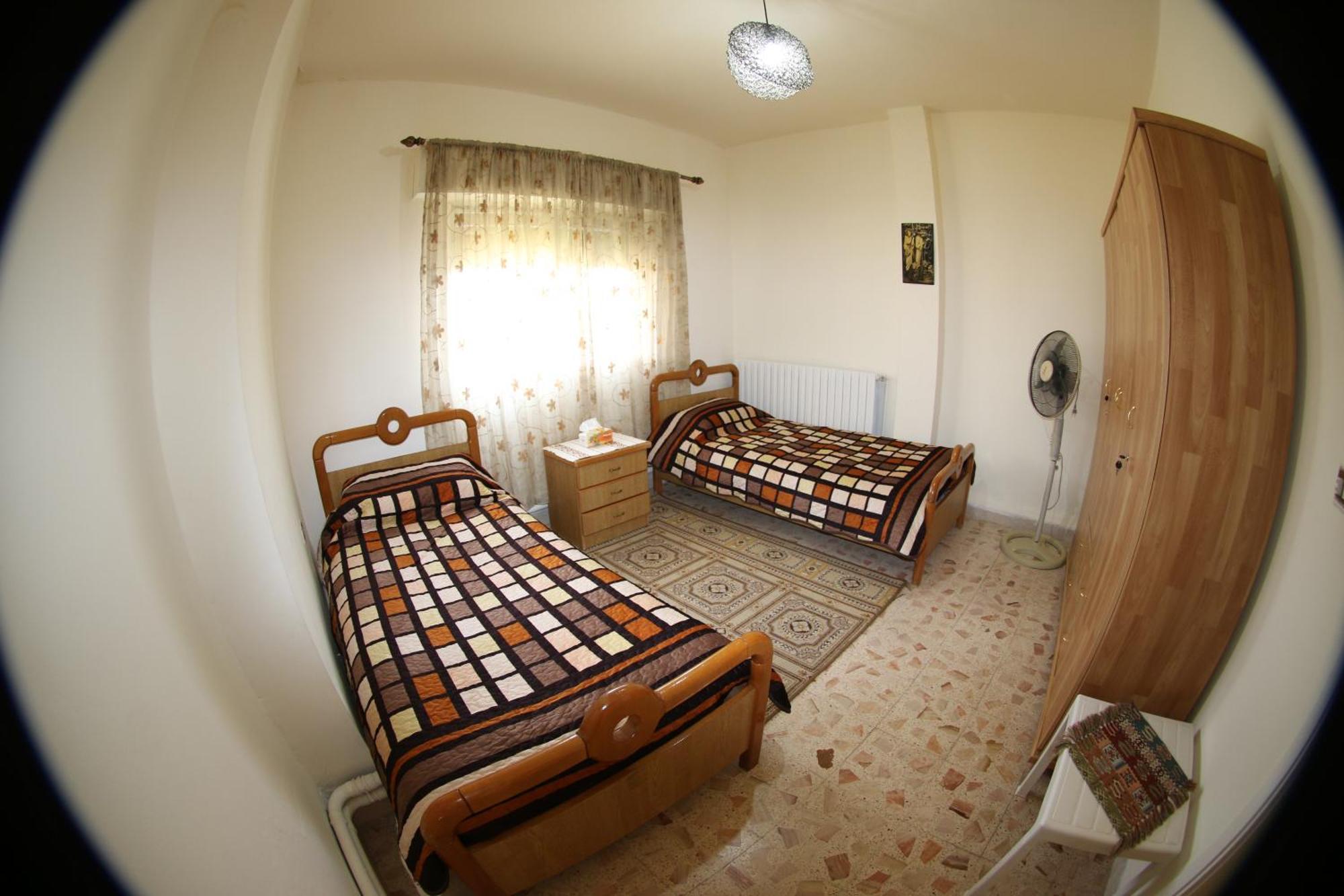 Alice & Andrew Apt. Few Steps To Madaba Old City Center المظهر الخارجي الصورة